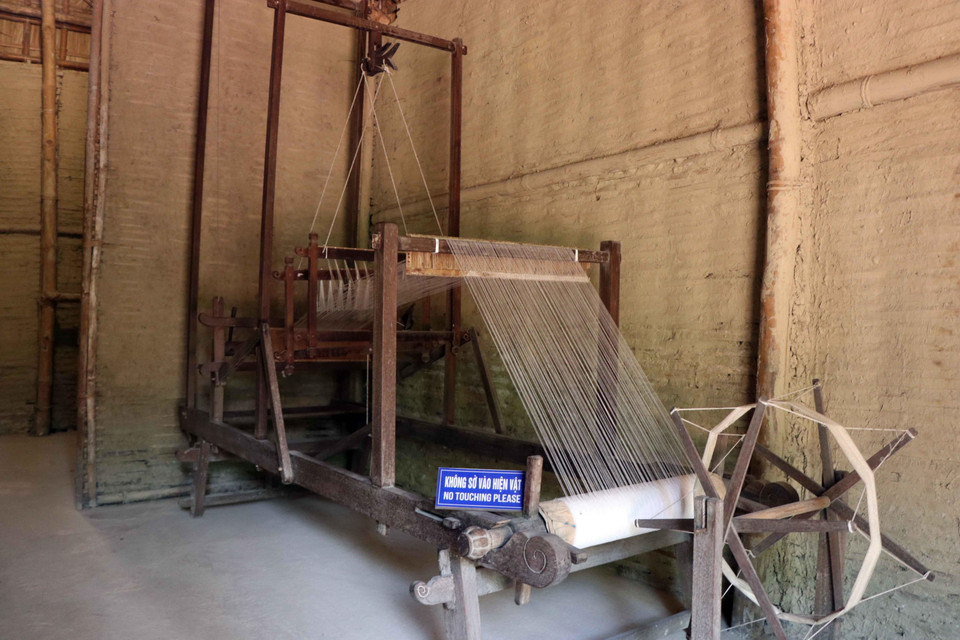 Hiện vật trưng bày tại Nhà lưu niệm Bác Hồ tại số 112 (số mới 158) Mai Thúc Loan, phường Thuận Lộc, thành phố Huế. (Ảnh: Đỗ Trưởng/TTXVN)