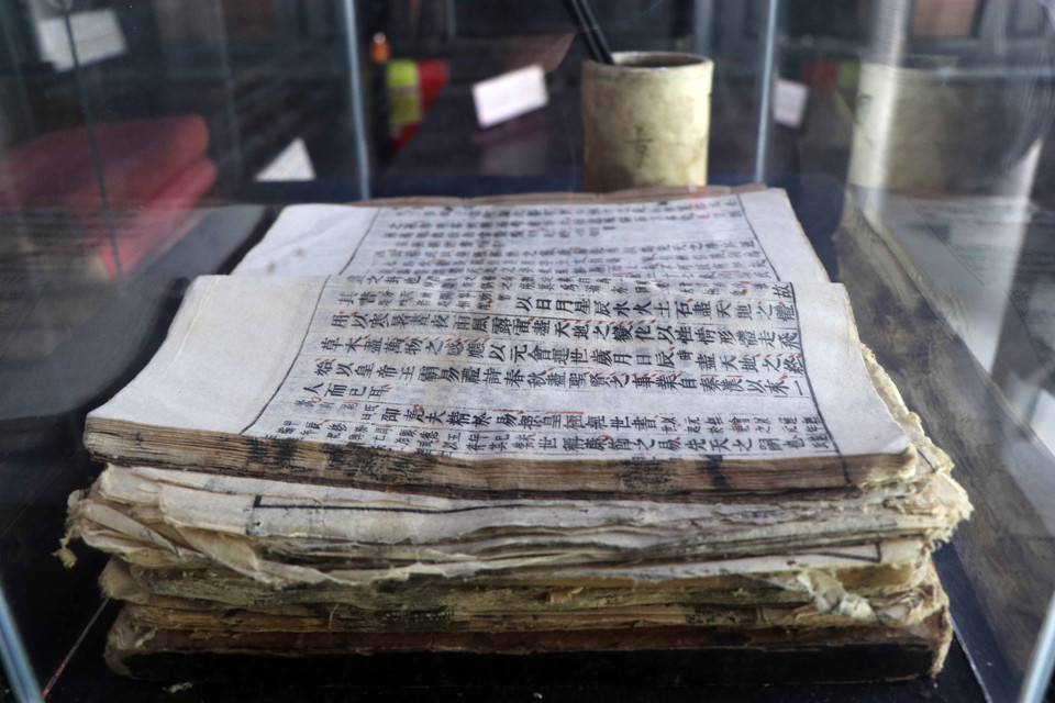 Hiện vật trưng bày tại Nhà lưu niệm Bác Hồ ở làng Dương Nỗ, xã Phú Dương, huyện Phú Vang, tỉnh Thừa Thiên-Huế. (Ảnh: Đỗ Trưởng/TTXVN)