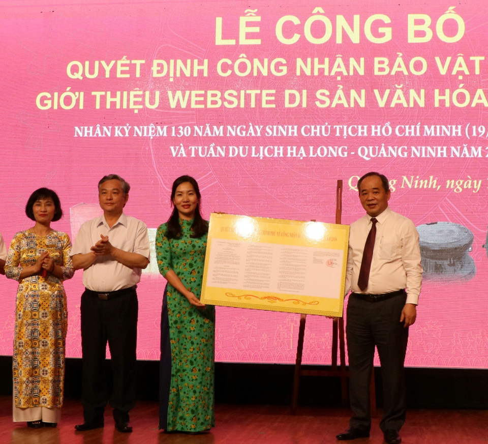 Công bố quyết định 3 Bảo vật Quốc gia. (Ảnh: Văn Đức/TTXVN)