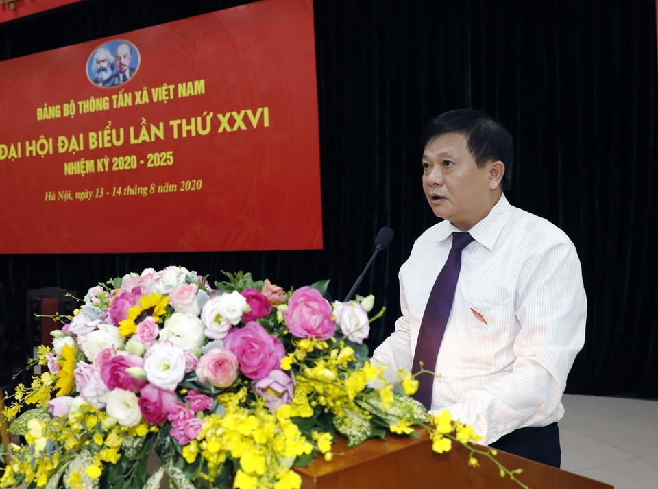 Phó Bí thư Đảng ủy, Phó Tổng Giám đốc TTXVN Đinh Đăng Quang trình bày quy chế làm việc của Đại hội. (Ảnh: Dương Giang/TTXVN)