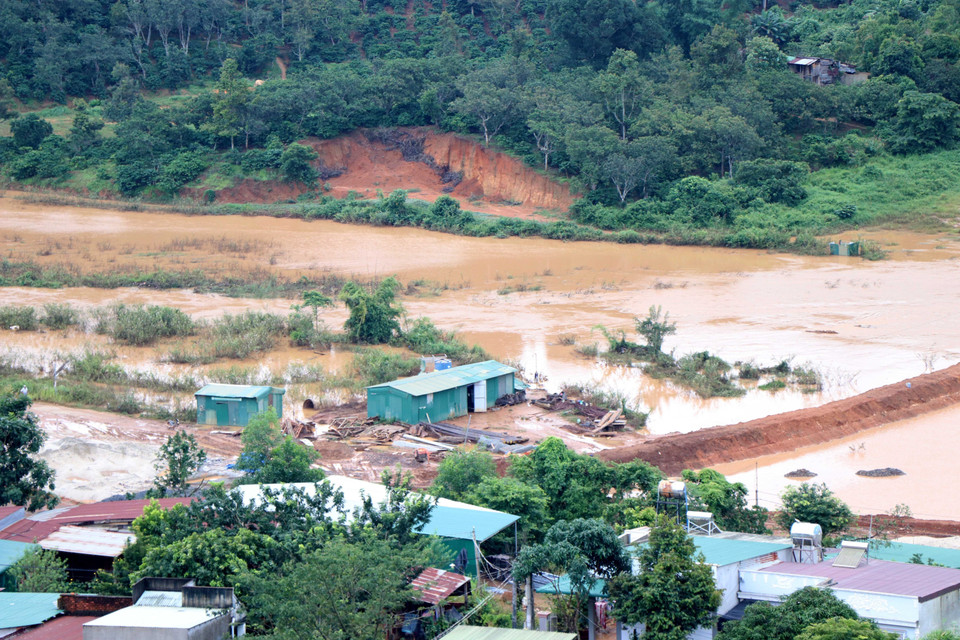 Toàn tỉnh Đắk Nông có 24 căn nhà bị ngập, chia cắt; gần 70ha cây trồng bị ngập úng; nhiều kênh thủy lợi, hồ thủy lợi bị sạt lở. (Ảnh: Hưng Thịnh/TTXVN)