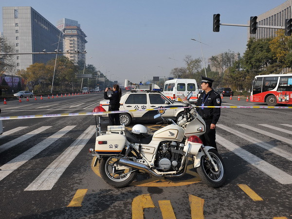 Cảnh sát phong tỏa hiện trường vụ nổ. (Ảnh: THX-TTXVN)