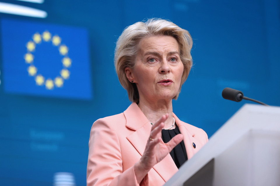 Hội nghị thượng đỉnh Liên minh châu Âu (EU) diễn ra trong hai ngày 27-28/6 tại thủ đô Brussels của Bỉ, tập trung vào ba vấn đề nổi bật: xác định các ưu tiên và đặt ra các định hướng chiến lược của EU trong 5 năm tới; xác định con đường cải cách nội bộ vì đây là bước đi quan trọng để đảm bảo EU hoạt động hiệu quả hơn, đáp ứng kịp thời các thách thức mới và thống nhất hoàn thiện thể chế. Ảnh: Bà Ursula von der Leyen được đề cử vào vị trí Chủ tịch Ủy ban châu Âu nhiệm kỳ thứ hai. (Nguồn: THX/TTXVN)