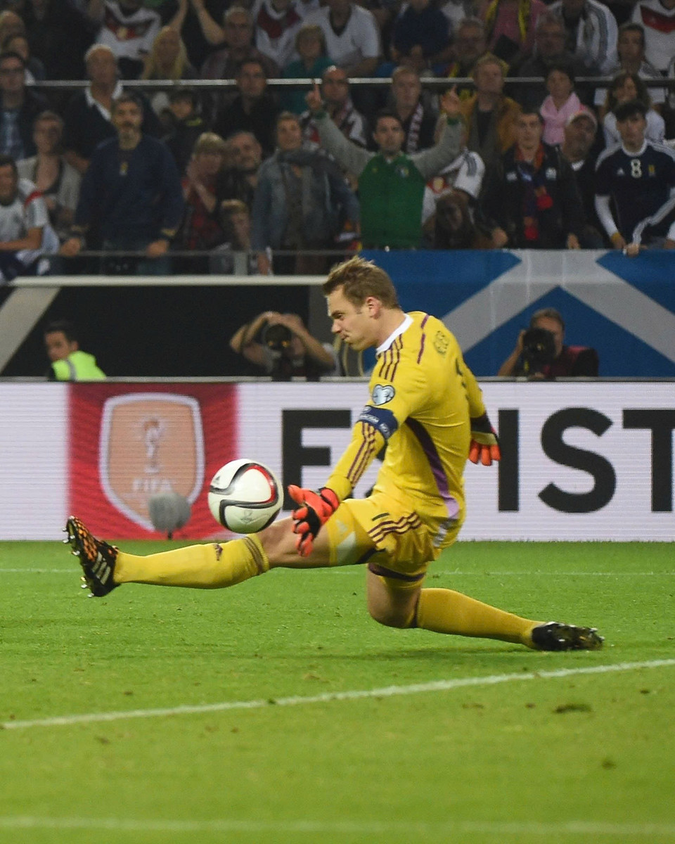 Kể từ đó, anh đã có 124 lần ra sân cho Cỗ xe tăng, có 51 trận giữ sạch lưới và đeo băng đội trưởng 61 lần. (Nguồn: DFB)