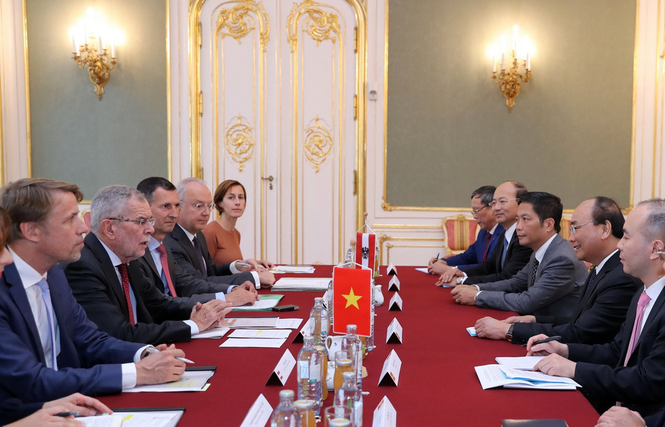 Thủ tướng Nguyễn Xuân Phúc hội kiến Tổng thống Áo Alexander Van der Bellen. (Ảnh: Thống Nhất/TTXVN)