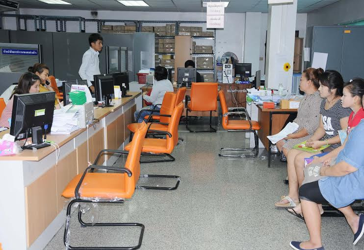 Quang cảnh buổi đăng ký, cấp phép cho lao động Việt Nam tại Văn phòng Sở lao động số 2, khu vực Bangkok. (Ảnh: Sơn Nam-Quang Thuận/Vietnam+)