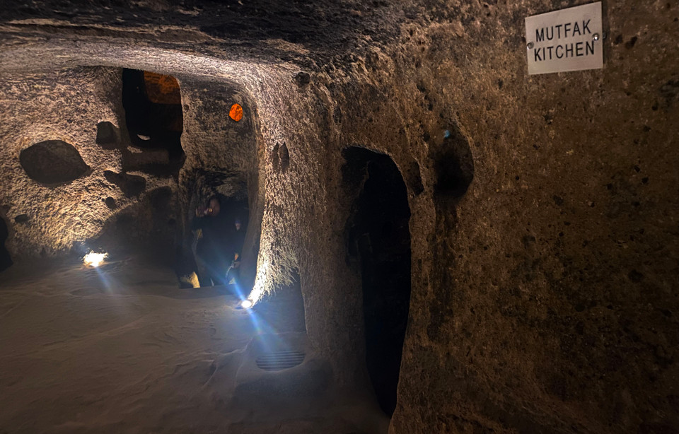 Khu vực nấu ăn của người dân. Thành phố này có thể chứa tới 3.500 người. (Ảnh: Yên Thủy/Vietnam+)