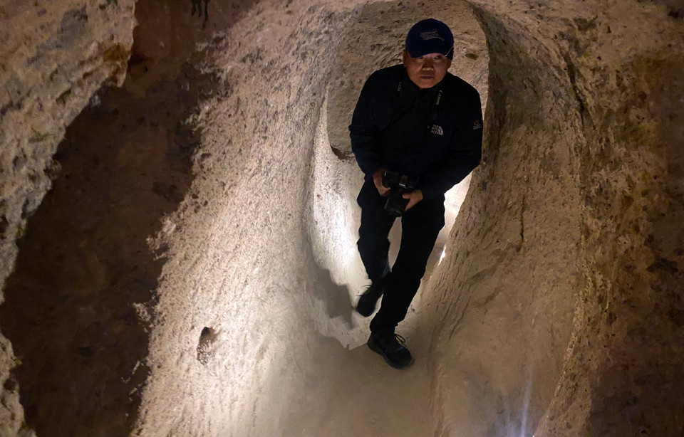 Du khách Việt Nam thích thú khi khám phá thành phố ngầm thú vị này. (Ảnh: Yên Thủy/Vietnam+)