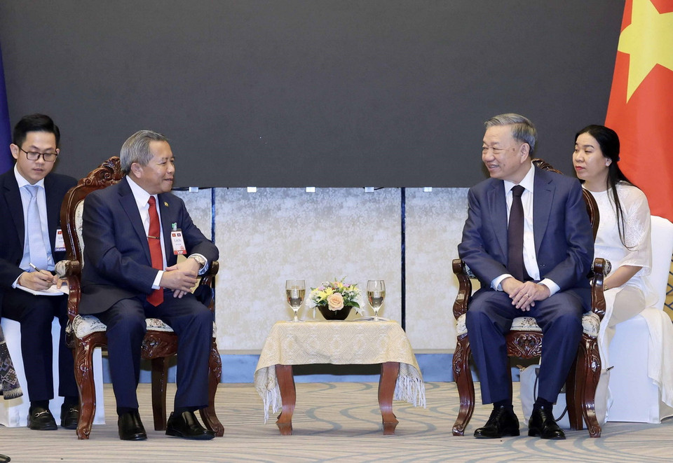 Chủ tịch nước Tô Lâm với Chủ tịch Hội Hữu nghị Lào-Việt Nam Boviengkham Vongdara. (Ảnh: Nhan Sáng/TTXVN)