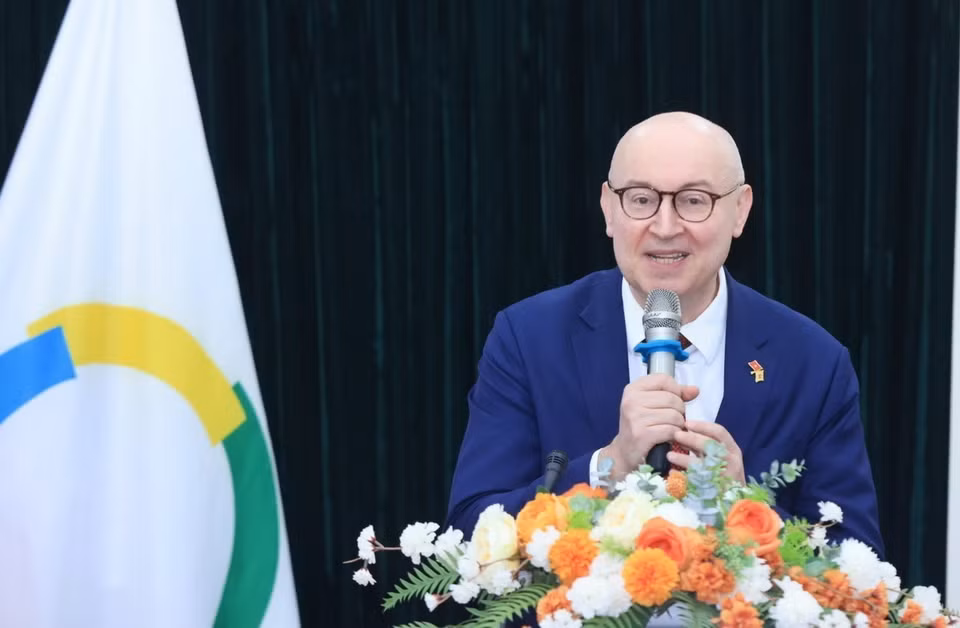 Trưởng đại diện Phái đoàn Wallonie-Bruxelles tại Việt Nam, Chủ tịch Nhóm các Đại sứ quán, Phái đoàn và Tổ chức Pháp ngữ tại Hà Nội Piere Du Ville phát biểu.(Ảnh: Tuấn Anh/TTXVN)