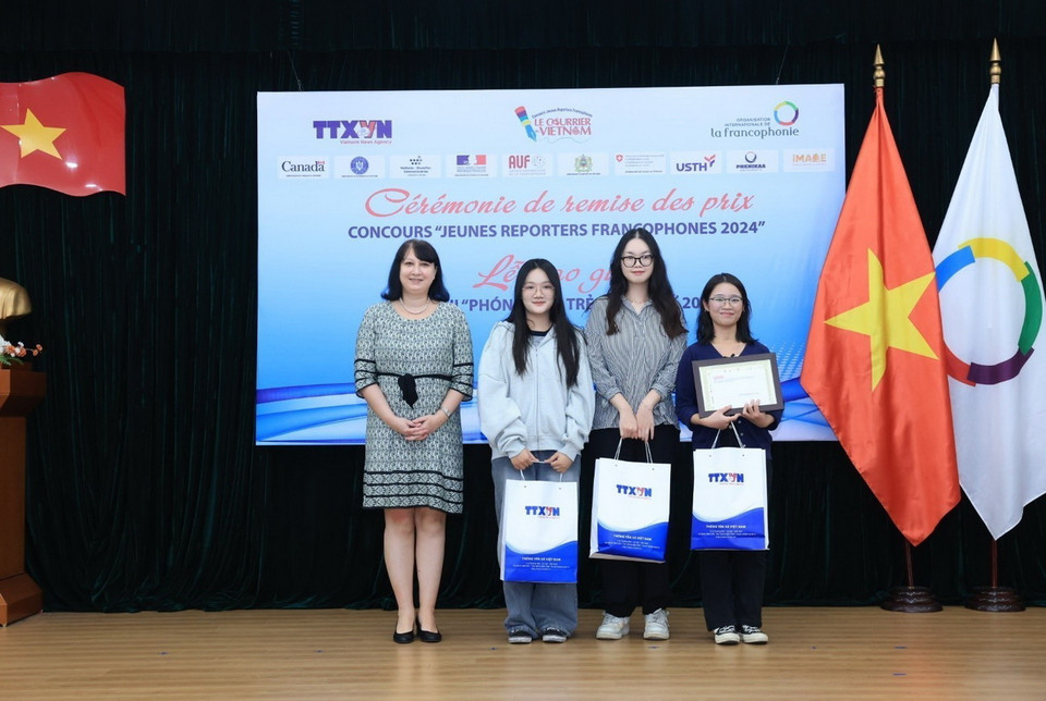 Các thí sinh đạt giải “Thí sinh ấn tượng”. (Ảnh: Tuấn Anh/TTXVN)