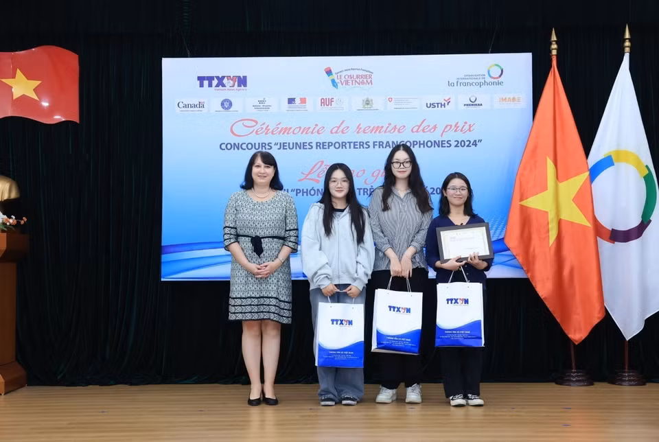 Các thí sinh đạt giải “Thí sinh ấn tượng”. (Ảnh: Tuấn Anh/TTXVN)