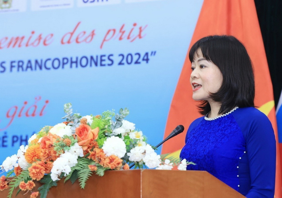 Tổng biên tập Báo Le Courrier du Vietnam Nguyễn Hồng Nga phát biểu. (Ảnh: Tuấn Anh/TTXVN)