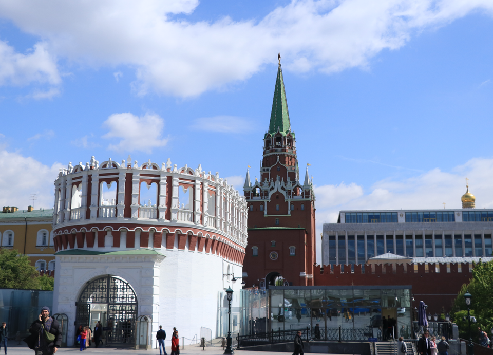 Bảo tàng Kremlin thuộc Điện Kremlin ở Thủ đô Moskva là nơi lưu giữ những đồ vật quý như vũ khí, trang sức, trang phục, vương miện và quyền trượng của Sa hoàng. (Ảnh: Hùng Võ/Vietnam+)