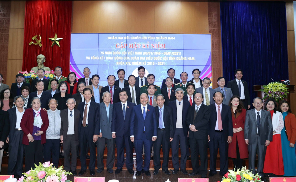 Thủ tướng Nguyễn Xuân Phúc và các đại biểu. (Ảnh: Thống Nhất/TTXVN)