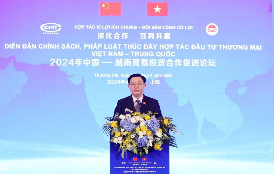 Chủ tịch Quốc hội Vương Đình Huệ phát biểu tại Diễn đàn Chính sách pháp luật thúc đẩy hợp tác đầu tư thương mại Việt Nam-Trung Quốc. (Ảnh: Nhan Sáng/TTXVN)