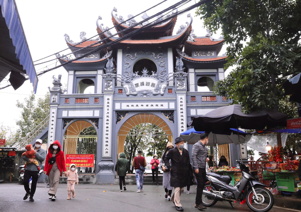 Phủ Tây Hồ mở rộng cửa đón khách chiều 13/2 (13 tháng Giêng năm Nhâm Dần). (Ảnh: Hoàng Hiếu/TTXVN)