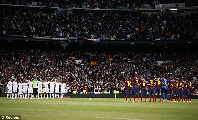 Làm thủ tục trước khi bước vào El Clasico thứ 259 trong lịch sử.
