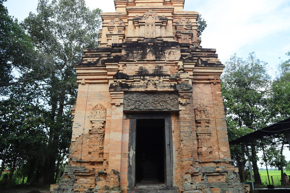 Mặt trước, với lối ra vào duy nhất tháp cổ Bình Thạnh. (Ảnh: Thanh Tân/TTXVN)