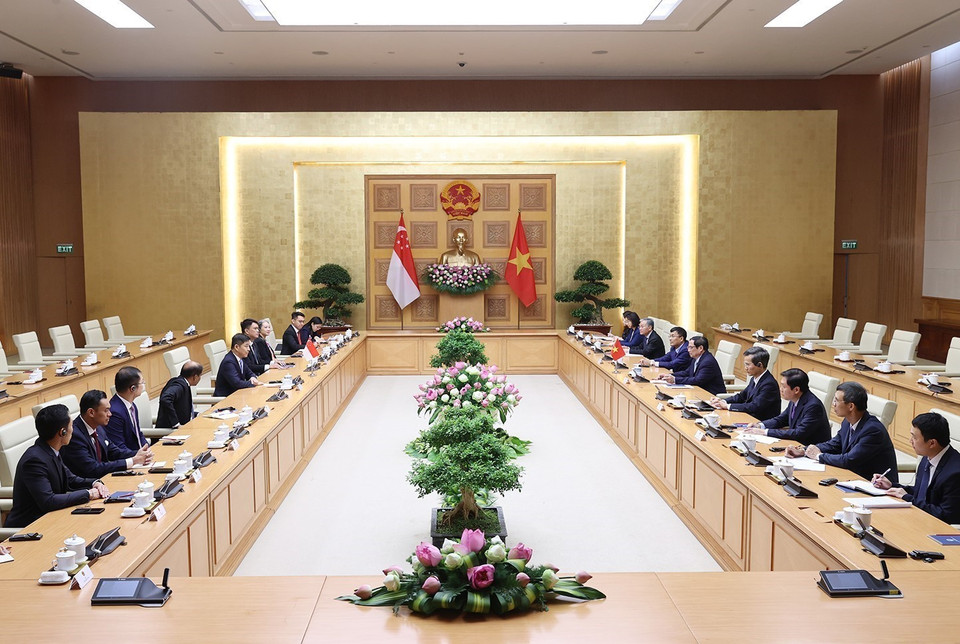 Thủ tướng Phạm Minh Chính tiếp Chủ tịch Quốc hội Singapore Tan Chuan-Jin. (Ảnh: Dương Giang/TTXVN)