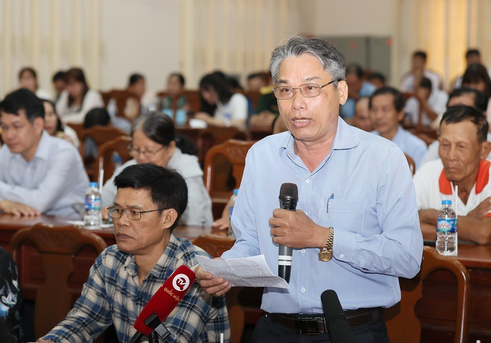 Ông Vũ Quyết Tiến, cử tri phường Xuân Khánh, quận Ninh Kiều nêu ý kiến. (Ảnh: Dương Giang/TTXVN)