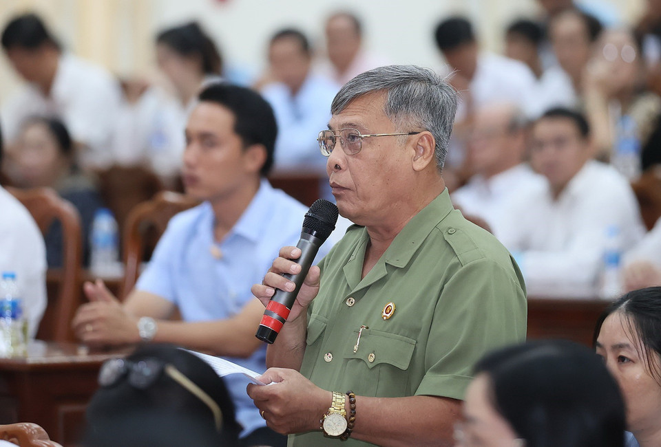 Ông Phan Thanh Dũng, cử tri phường Thường Thạnh, quận Cái Răng nêu ý kiến. (Ảnh: Dương Giang/TTXVN)