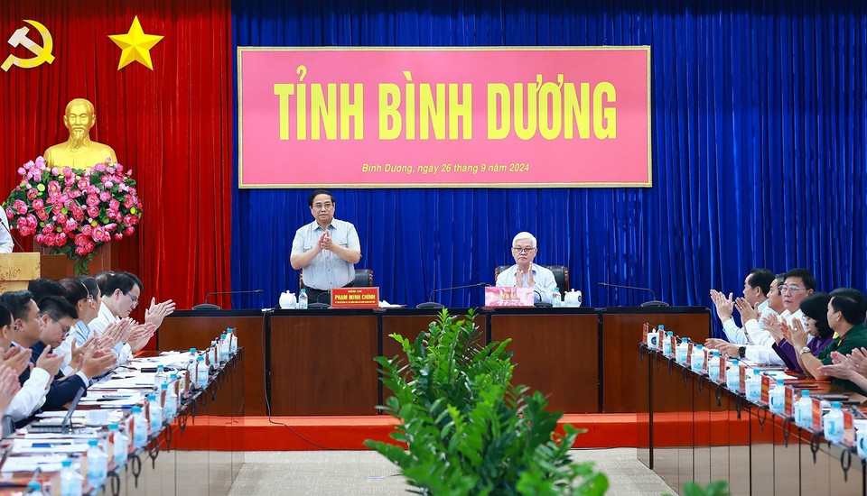 Thủ tướng Phạm Minh Chính làm việc với lãnh đạo tỉnh Bình Dương. (Ảnh: Dương Giang/TTXVN)