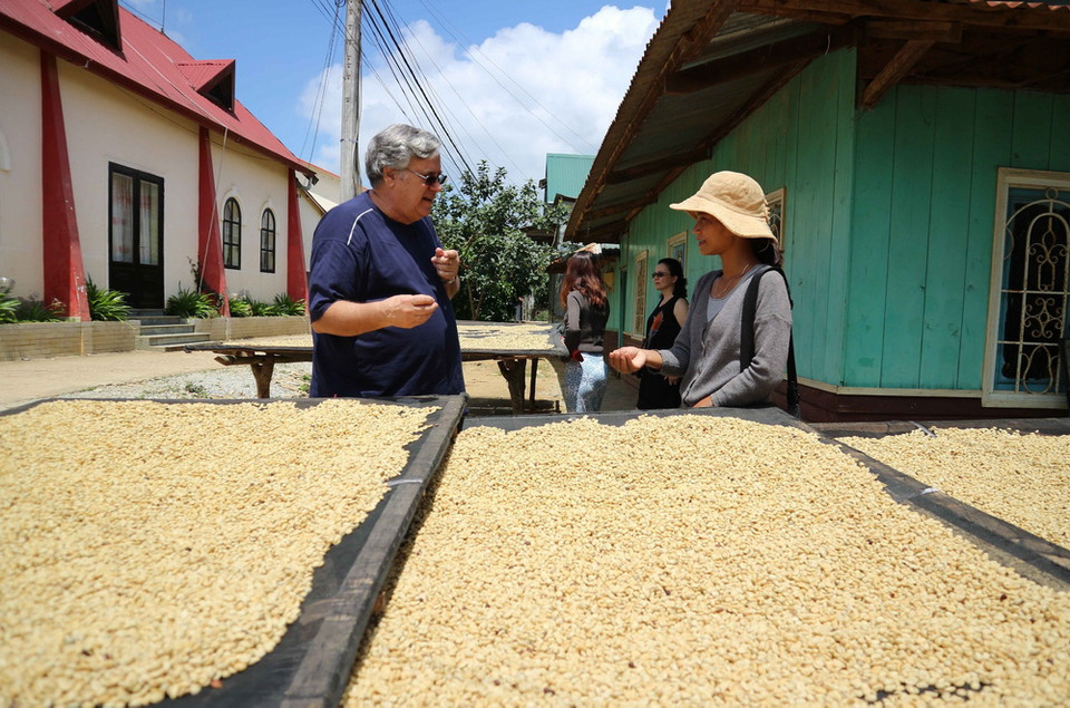  Những năm gần đây, vùng ven Đà Lạt đã hình thành những buôn làng K'Ho đã và đang trở thành điểm đến mới lạ cho du khách. (Ảnh: Nguyễn Dũng/TTXVN)