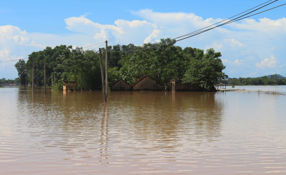 Một khu dân cư tại xã Thanh Xuân, huyện Thanh Chương, tỉnh Nghệ An, ngập trong lũ. (Ảnh: Nguyễn Oanh/TTXVN)