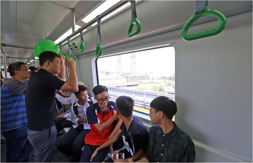  Tàu Cát Linh-Hà Đông đã hoàn tất chạy thử. Chính quyền và người dân Hà Nội giờ đang kiên nhẫn chờ thời điểm Bộ Giao thông vận tải chính thức đưa tuyến đường sắt đô thị này vào khai thác thương mại sau nhiều lần lỗi hẹn để thực hiện quyết tâm giải bài toán ùn tắc giao thông của Thủ đô. (Ảnh: Huy Hùng/TTXVN)