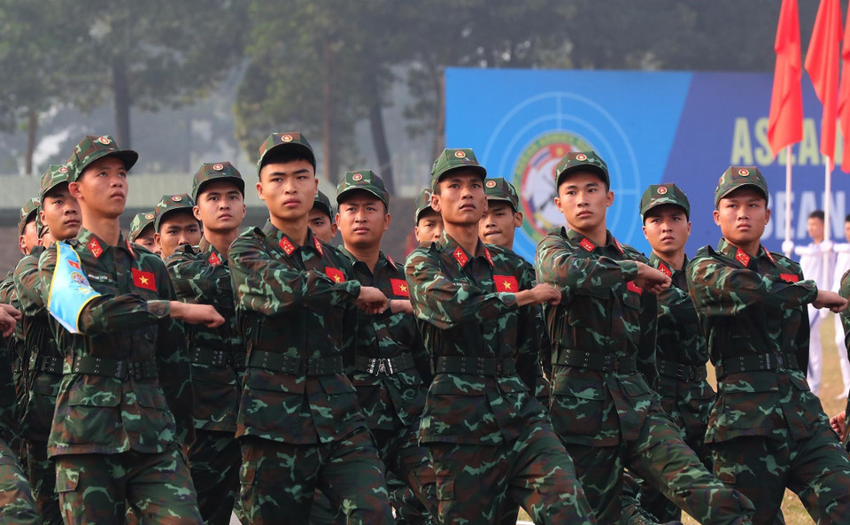 Đội tuyển Việt Nam tham gia diễu hành tại lễ khai mạc. (Ảnh: Trọng Đức/TTXVN)