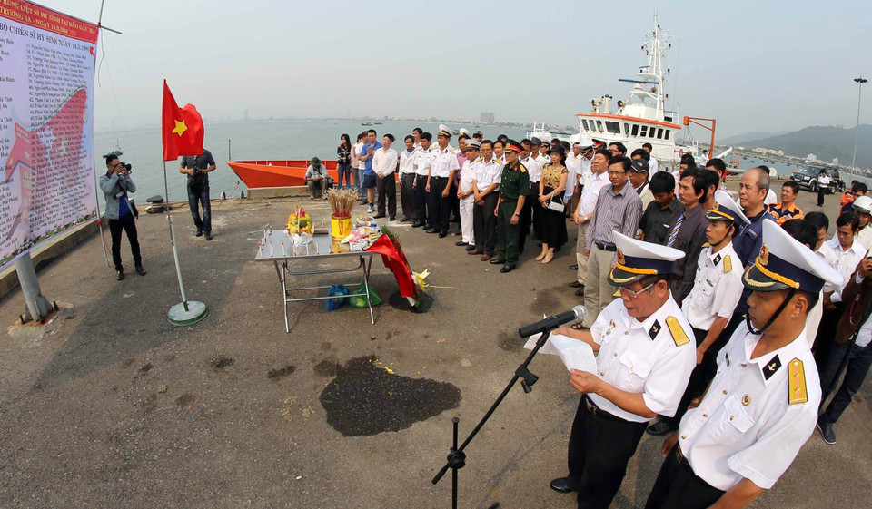 Ngày 14/3/2015, Ban liên lạc Cựu chiến binh bộ đội Trường Sa giai đoạn 1984-1988 tại Đà Nẵng tổ chức Lễ tưởng niệm, tri ân 64 cán bộ, chiến sĩ đã anh dũng hy sinh trong trận chiến đấu bảo vệ chủ quyền biển đảo Tổ quốc ở Gạc Ma ngày 14/3/1988. (Ảnh: Trần Lê Lâm/TTXVN)