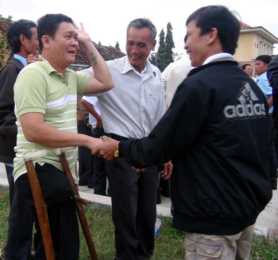 Kỷ niệm 28 năm trận chiến đấu bảo vệ chủ quyền biển đảo Tổ quốc ở Gạc Ma (14/3/1988-14/3/2016), gần 400 cựu chiến binh Trường Sa gặp mặt đầy cảm xúc tại xã Hòa Đồng, huyện Tây Hoà, tỉnh Phú Yên. (Ảnh: Xuân Triệu/TTXVN)