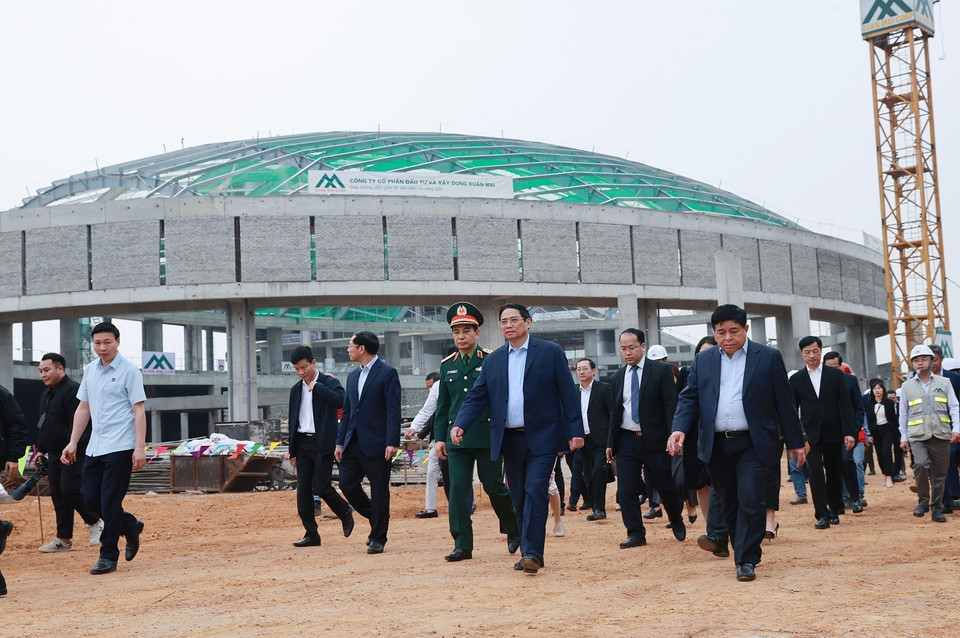 Thủ tướng Phạm Minh Chính thăm công trường dự án Trung tâm Đổi mới sáng tạo Quốc gia tại Khu Công nghệ cao Hòa Lạc. (Ảnh: Dương Giang/TTXVN)