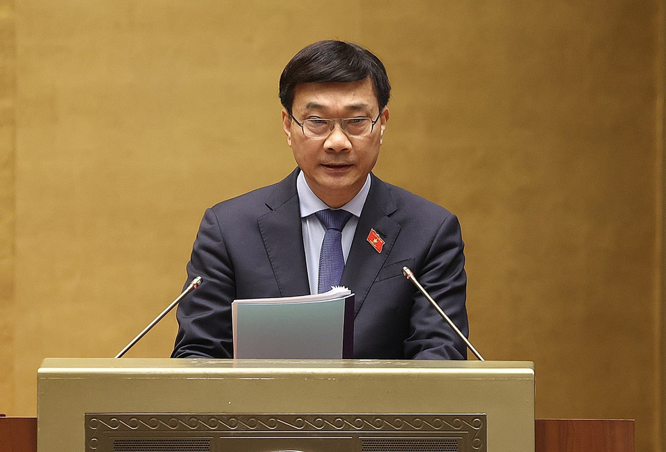 Chủ nhiệm Ủy ban Kinh tế của Quốc hội Vũ Hồng Thanh trình bày Báo cáo thẩm tra về Quy hoạch tổng thể quốc gia thời kỳ 2021-2030, tầm nhìn đến năm 2050. 