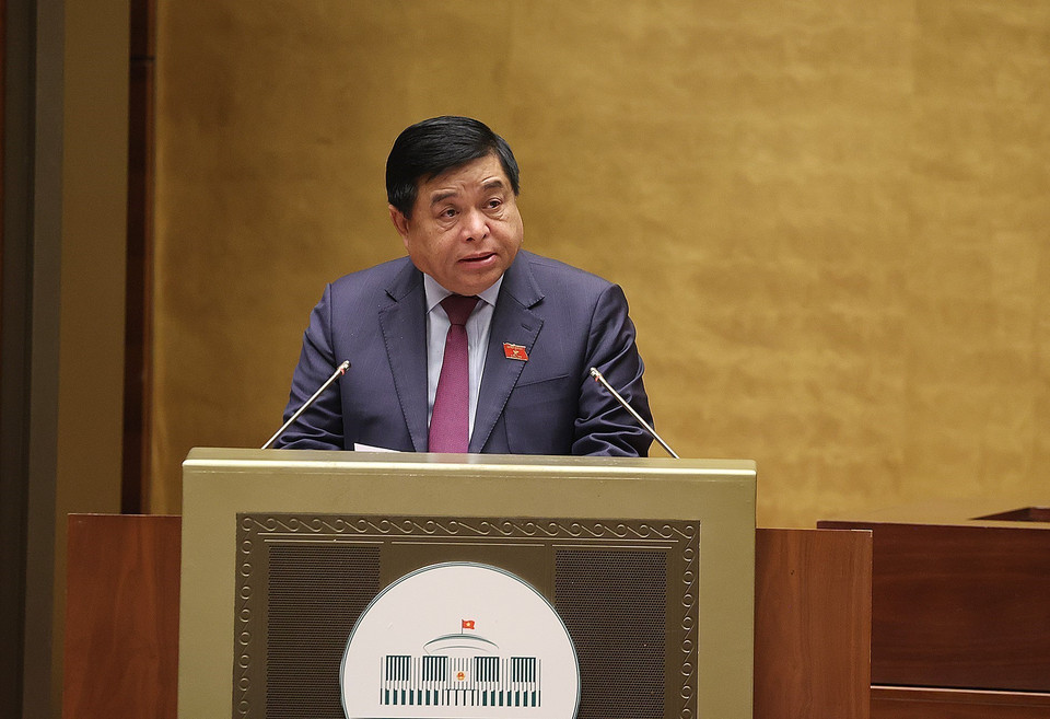 Bộ trưởng Bộ Kế hoạch và Đầu tư Nguyễn Chí Dũng trình bày Tờ trình về Quy hoạch tổng thể quốc gia thời kỳ 2021-2030, tầm nhìn đến năm 2050. (Ảnh: Dương Giang/TTXVN)