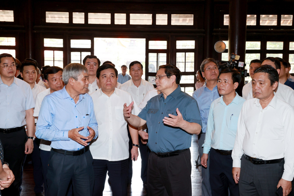 Thủ tướng Phạm Minh Chính thăm Bảo tàng Cổ vật Cung đình Huế. (Ảnh: Dương Giang/TTXVN)