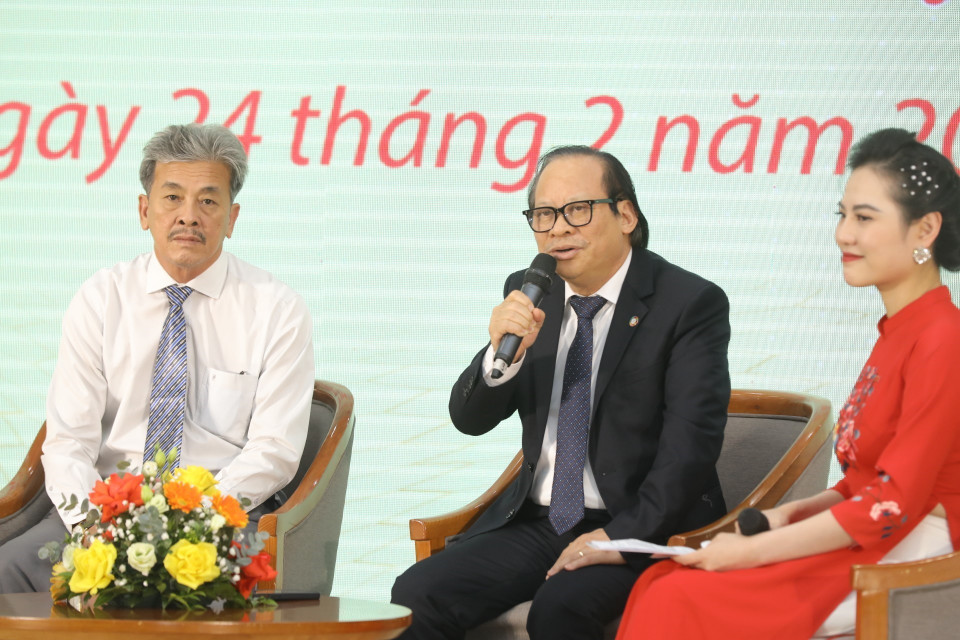 Ông Nguyễn Viết Nhung, Nguyên Giám đốc Bệnh viện Phổi Trung ương chia sẻ tại tọa đàm. (Ảnh: Minh Quyết/TTXVN)