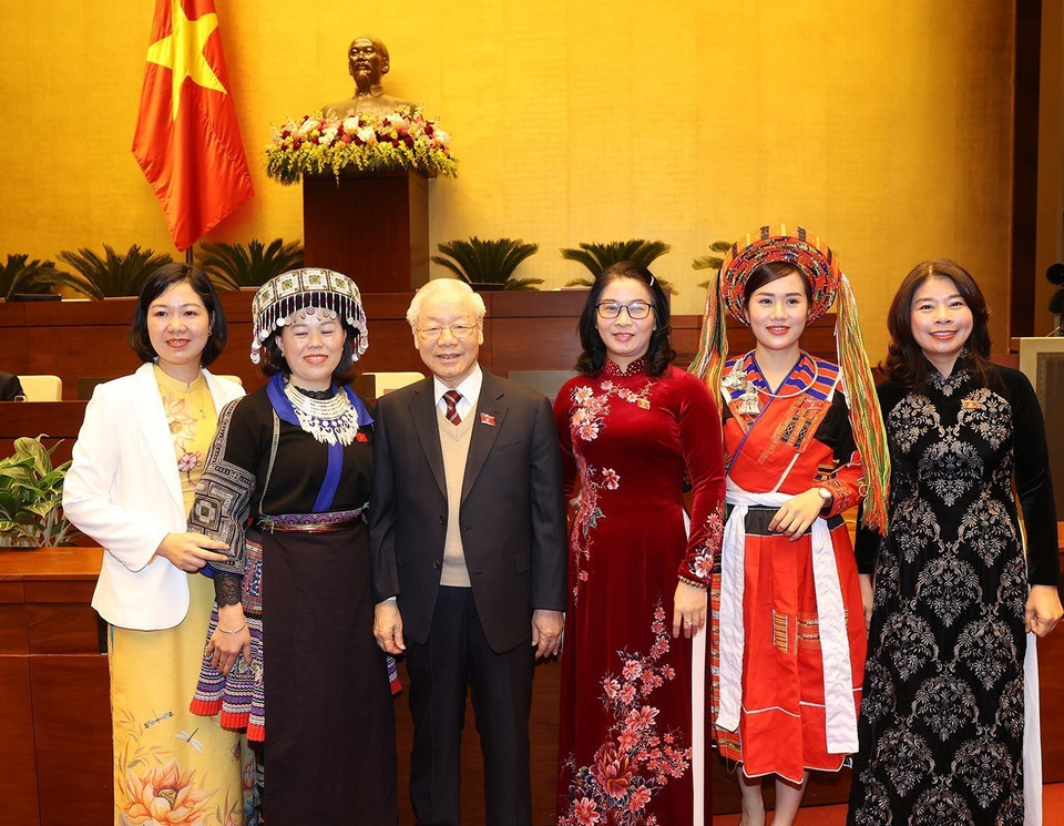 Tổng Bí thư Nguyễn Phú Trọng với các đại biểu dự kỳ họp bất thường lần thứ hai, Quốc hội khóa XV. (Ảnh: Trí Dũng/TTXVN)