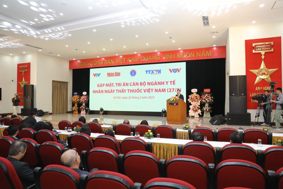 Quang cảnh chương trình gặp mặt, tri ân cán bộ ngành y tế. (Ảnh: Minh Quyết/TTXVN)