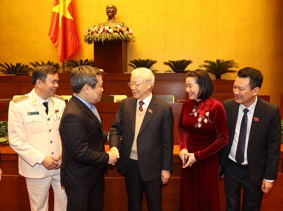 Tổng Bí thư Nguyễn Phú Trọng với các đại biểu dự kỳ họp bất thường lần thứ hai, Quốc hội khóa XV. (Ảnh: Trí Dũng/TTXVN)