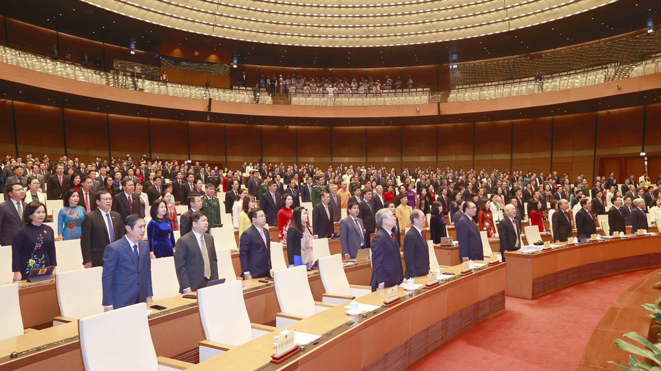 Tổng Bí thư Nguyễn Phú Trọng cùng các lãnh đạo, nguyên lãnh đạo Đảng và Nhà nước và đại biểu thực hiện nghi lễ chào cờ. (Ảnh: Doãn Tấn/TTXVN)