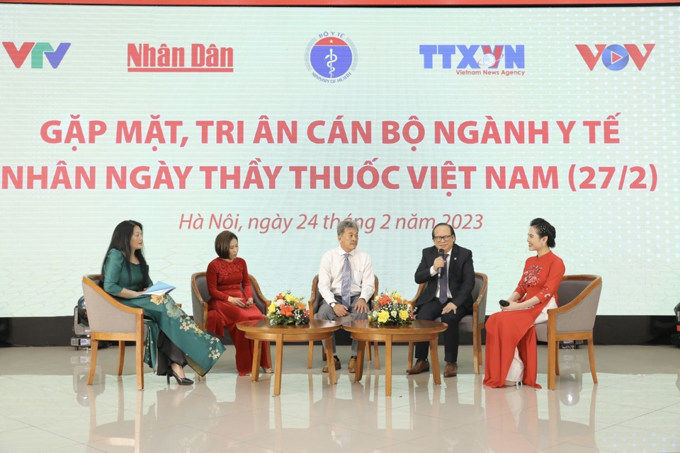 Chương trình tọa đàm giao lưu nỗ lực vì sức khỏe nhân dân-y tế vượt khó. (Ảnh: Minh Quyết/TTXVN)