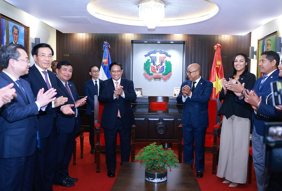 Thủ tướng Phạm Minh Chính hội kiến Chủ tịch Hạ viện Cộng hòa Dominicana Alfredo Pacheco. (Ảnh: Dương Giang/TTXVN)