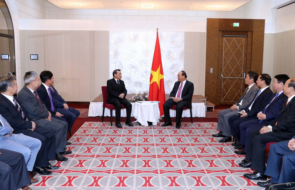 Thủ tướng Nguyễn Xuân Phúc tiếp Chủ tịch Liên hiệp Hội người Việt Nam tại châu Âu và Chủ tịch Hội người Việt Nam tại Cộng hòa Czech. (Ảnh: Thống Nhất/TTXVN)