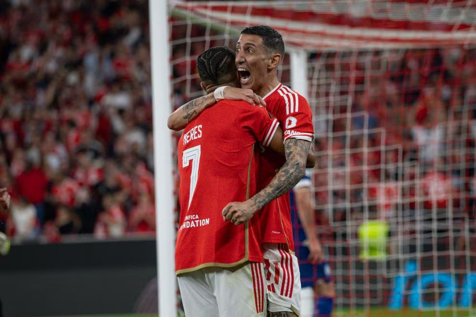 ...và Angel di Maria. (Nguồn: UEFA)