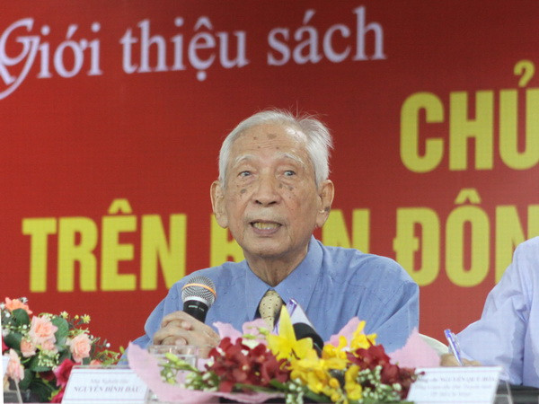 Trong ảnh: Nhà nghiên cứu Nguyễn Đình Đầu phát biểu tại buổi giới thiệu về tập sách. (Ảnh: Phương Vy/TTXVN)