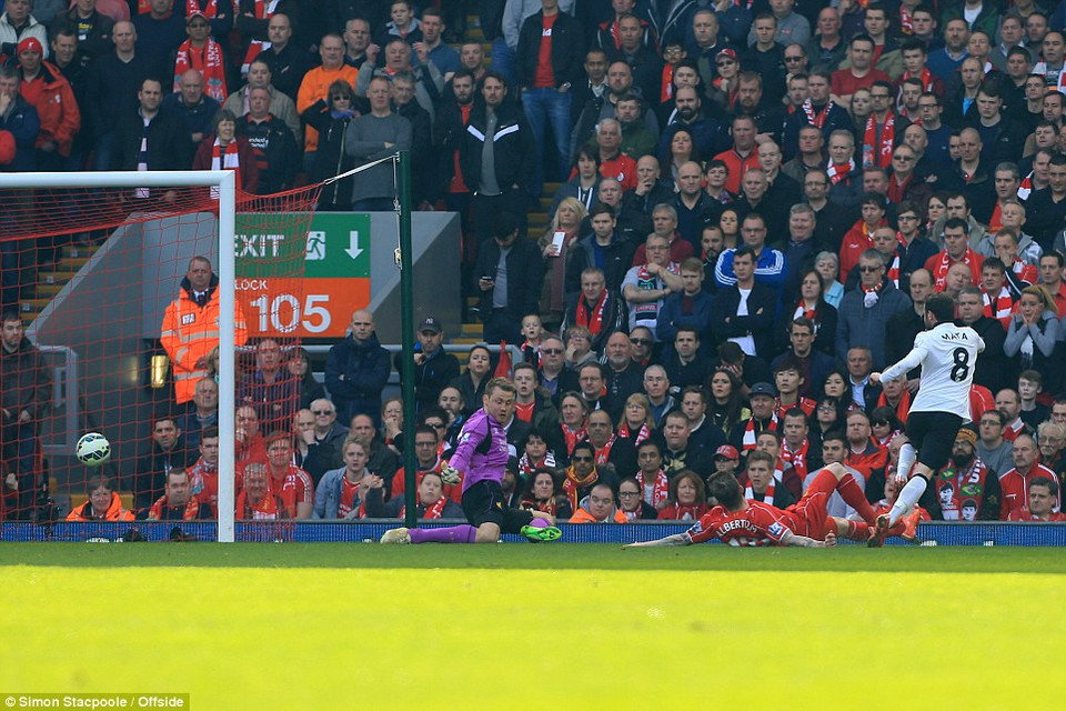 Ngay phút 14, Mata đã đưa Manchester United vượt lên dẫn trước 1-0.