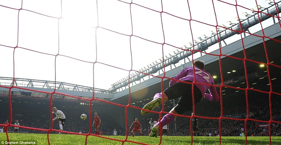 Phút cuối cùng, Manchester United được hưởng penalty nhưng Rooney đã không chuyển hóa thành bàn thắng.