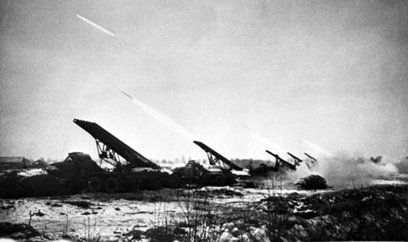 Tên lửa Katyusha của Liên Xô khai hỏa trong Chiến dịch Berlin, sáng ngày 16/4/1945. (Ảnh: Tư liệu quốc tế/TTXVN phát)